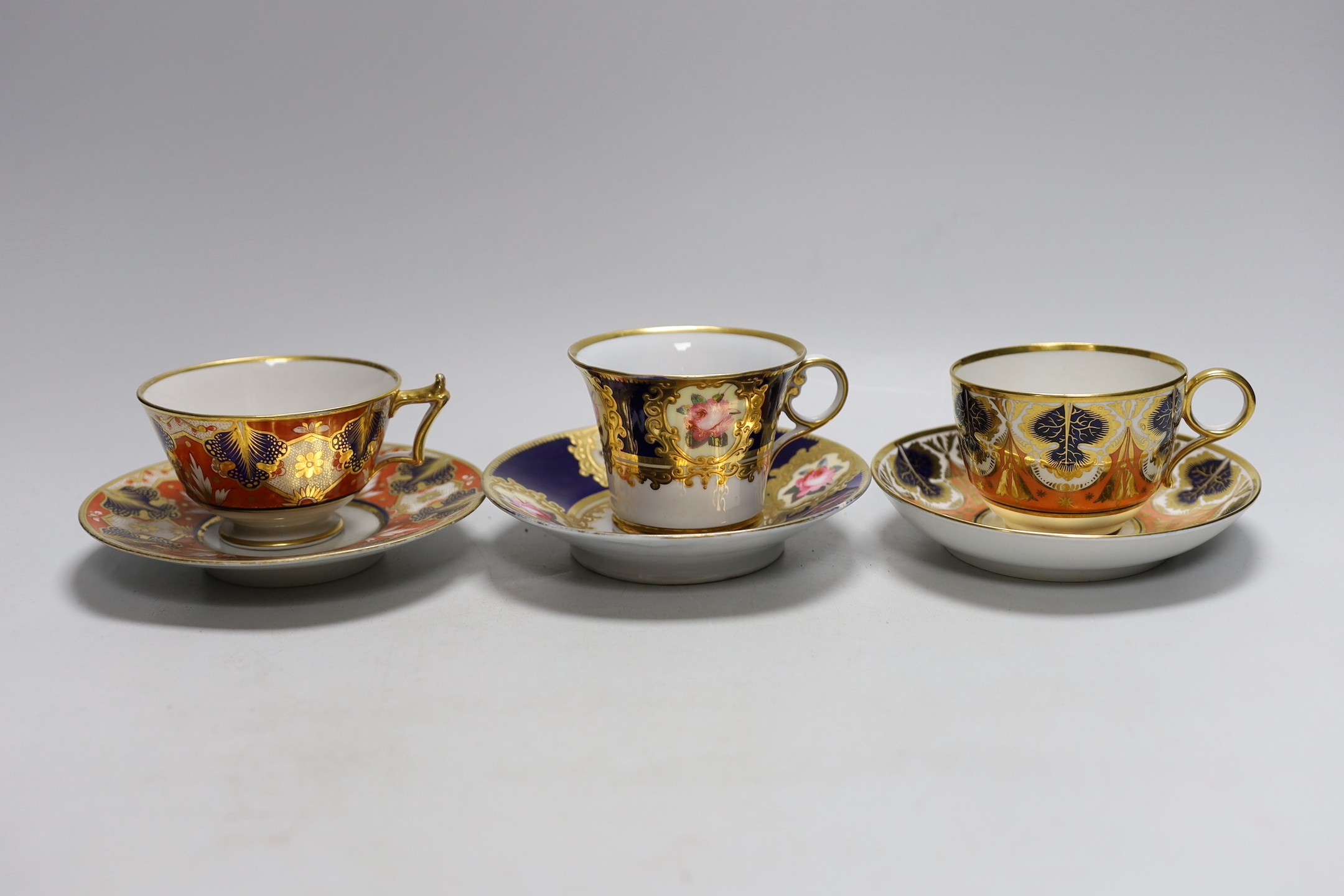 A selection of various English porcelain tea cups and saucers, to include Barr Flight Barr